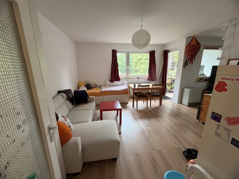 Schöne Wohnung mit EBK (gegen Ablöse) und kleinem extra Zimmer — photo 1